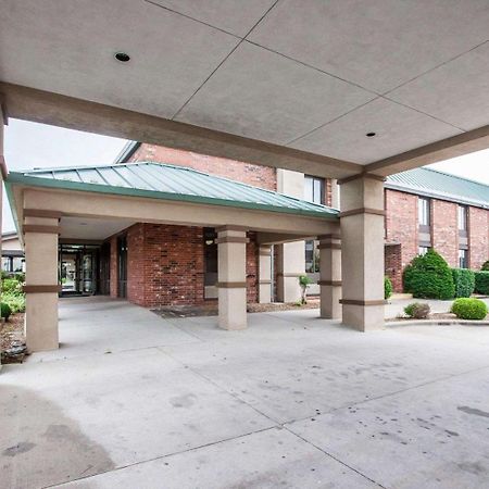 Quality Inn & Suites North Springfield Esterno foto