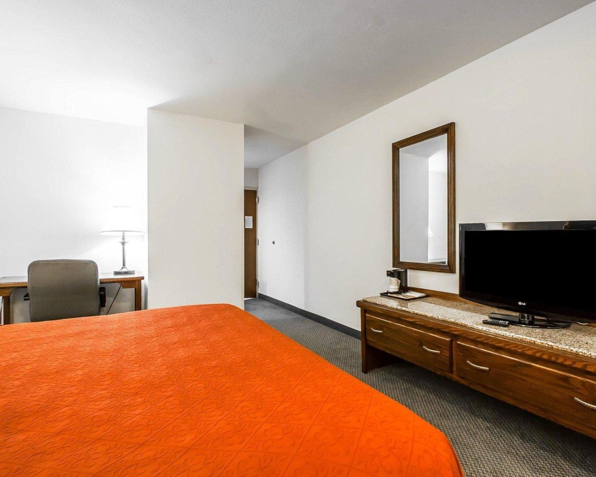 Quality Inn & Suites North Springfield Esterno foto