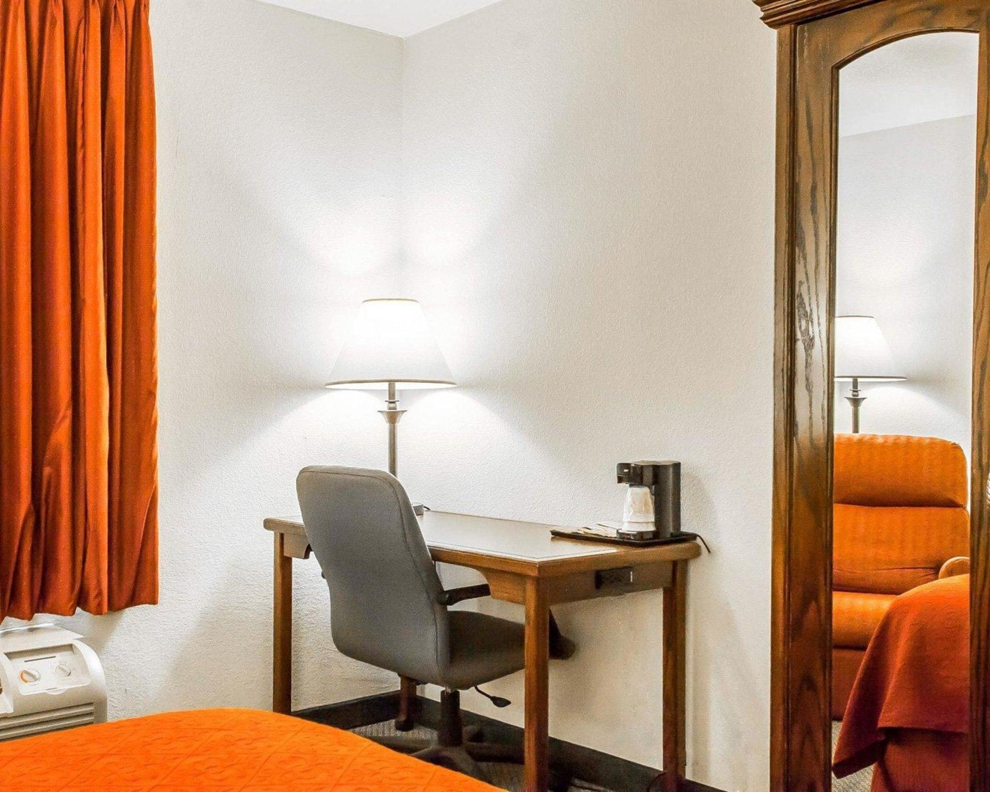 Quality Inn & Suites North Springfield Esterno foto