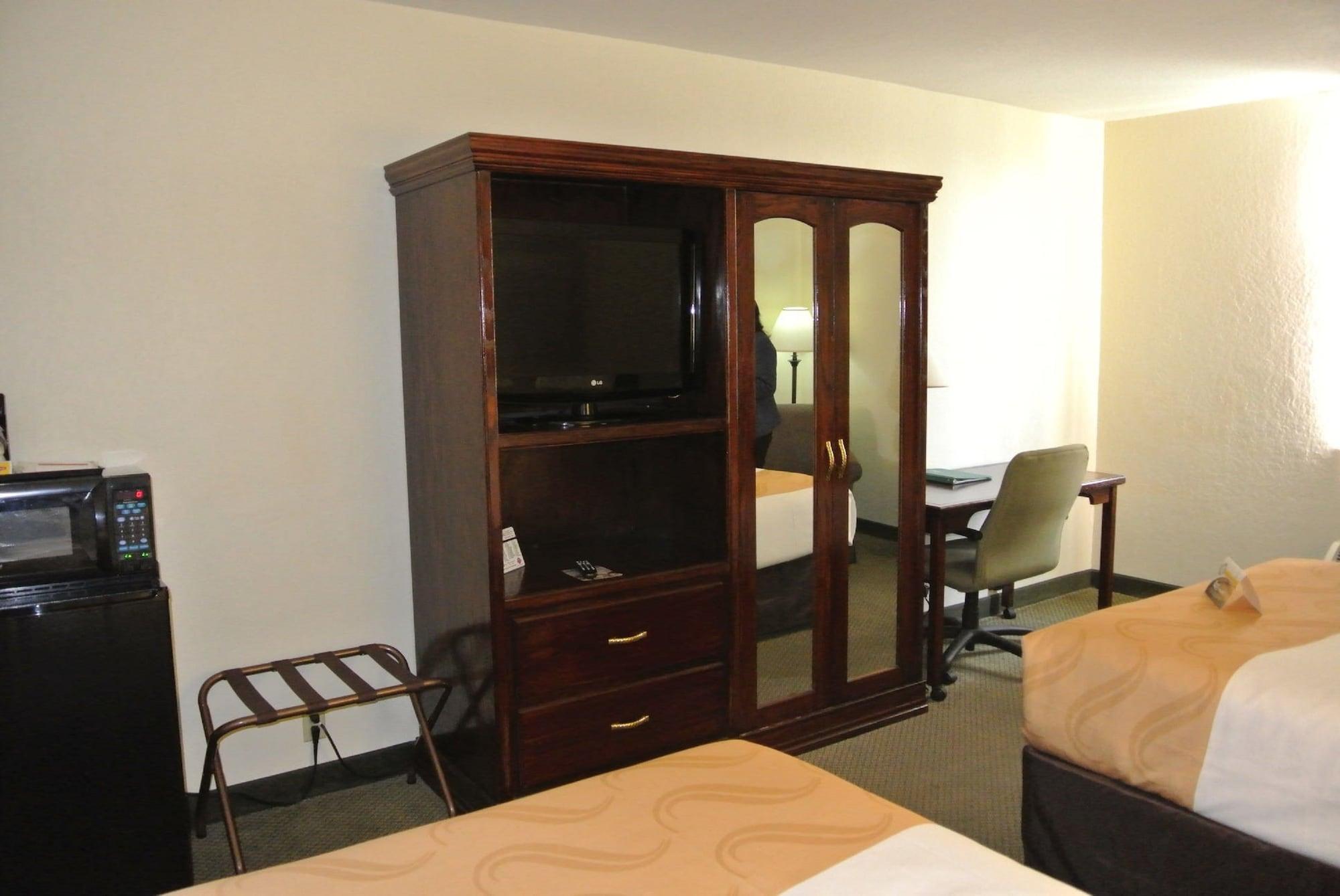 Quality Inn & Suites North Springfield Esterno foto