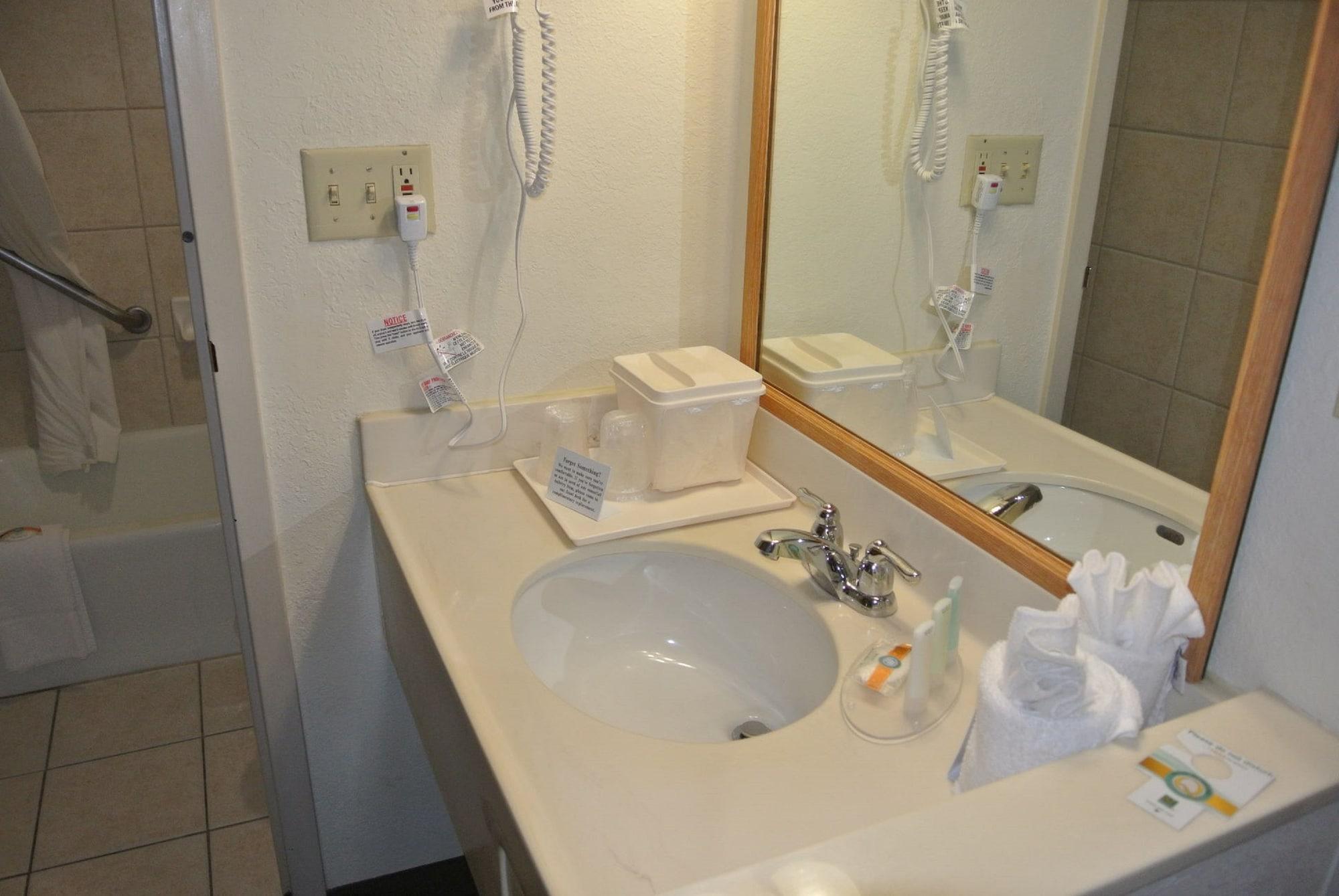 Quality Inn & Suites North Springfield Esterno foto