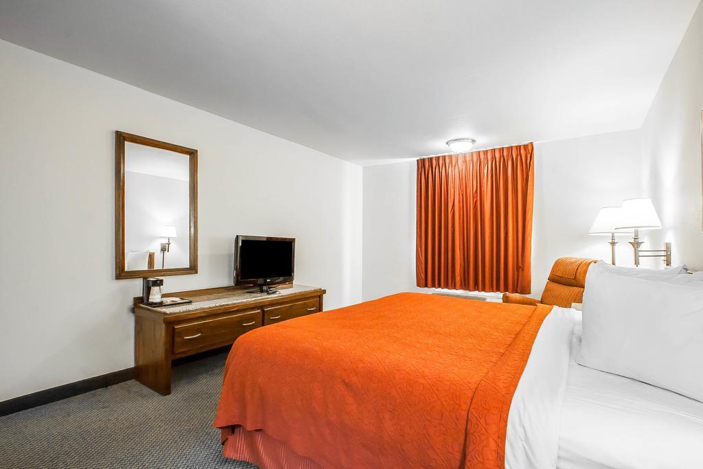 Quality Inn & Suites North Springfield Esterno foto