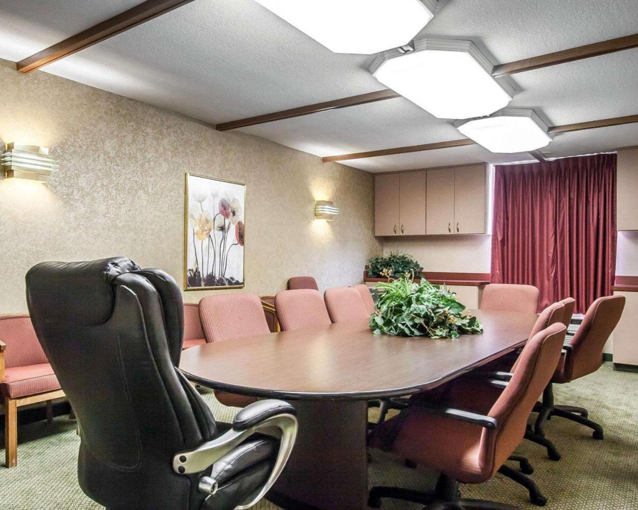 Quality Inn & Suites North Springfield Esterno foto