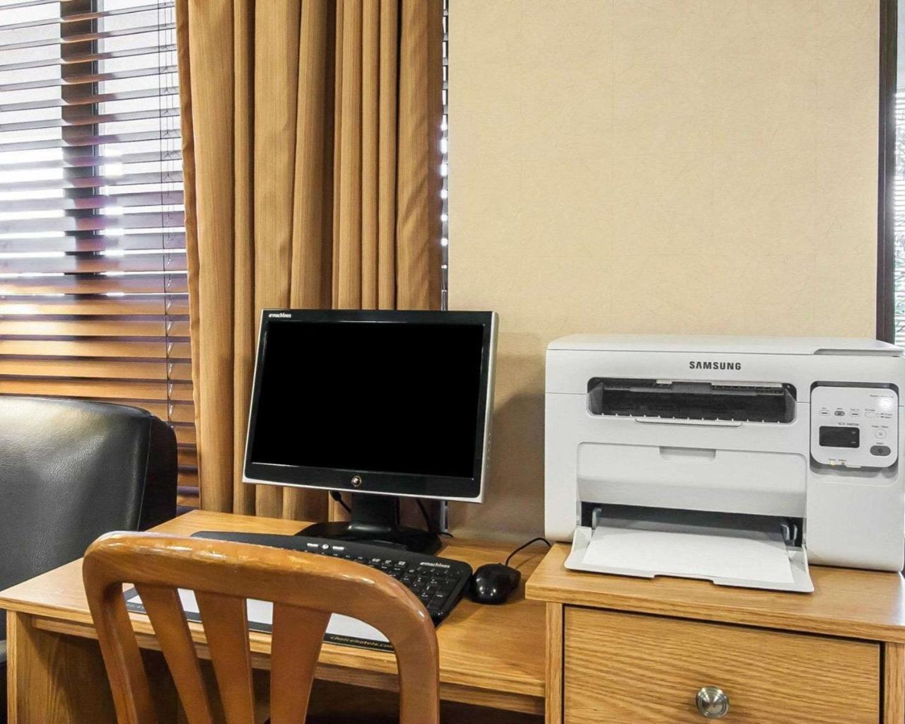 Quality Inn & Suites North Springfield Esterno foto