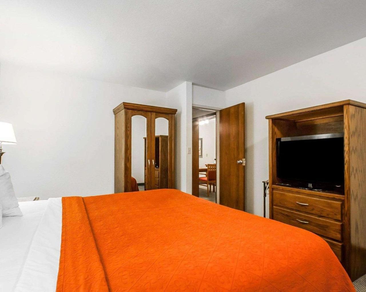 Quality Inn & Suites North Springfield Esterno foto