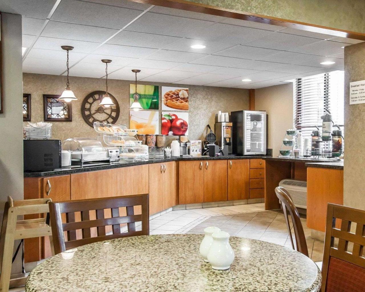 Quality Inn & Suites North Springfield Esterno foto