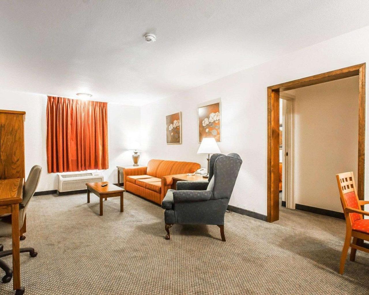 Quality Inn & Suites North Springfield Esterno foto