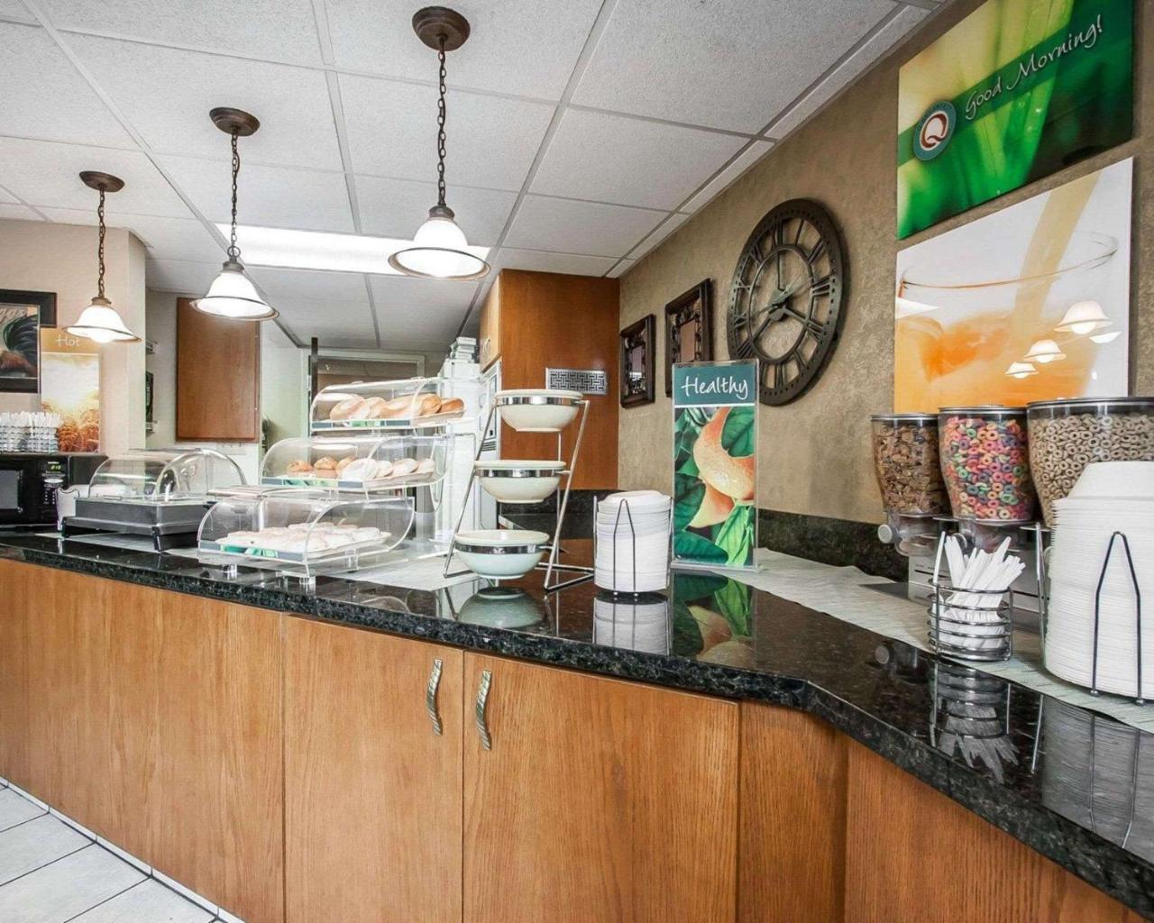 Quality Inn & Suites North Springfield Esterno foto