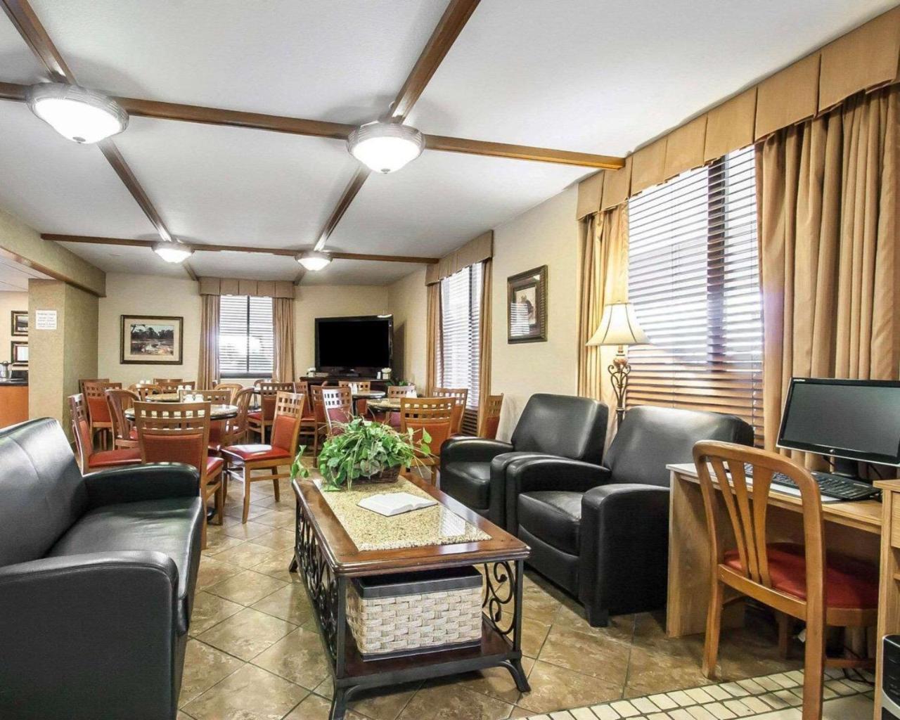 Quality Inn & Suites North Springfield Esterno foto
