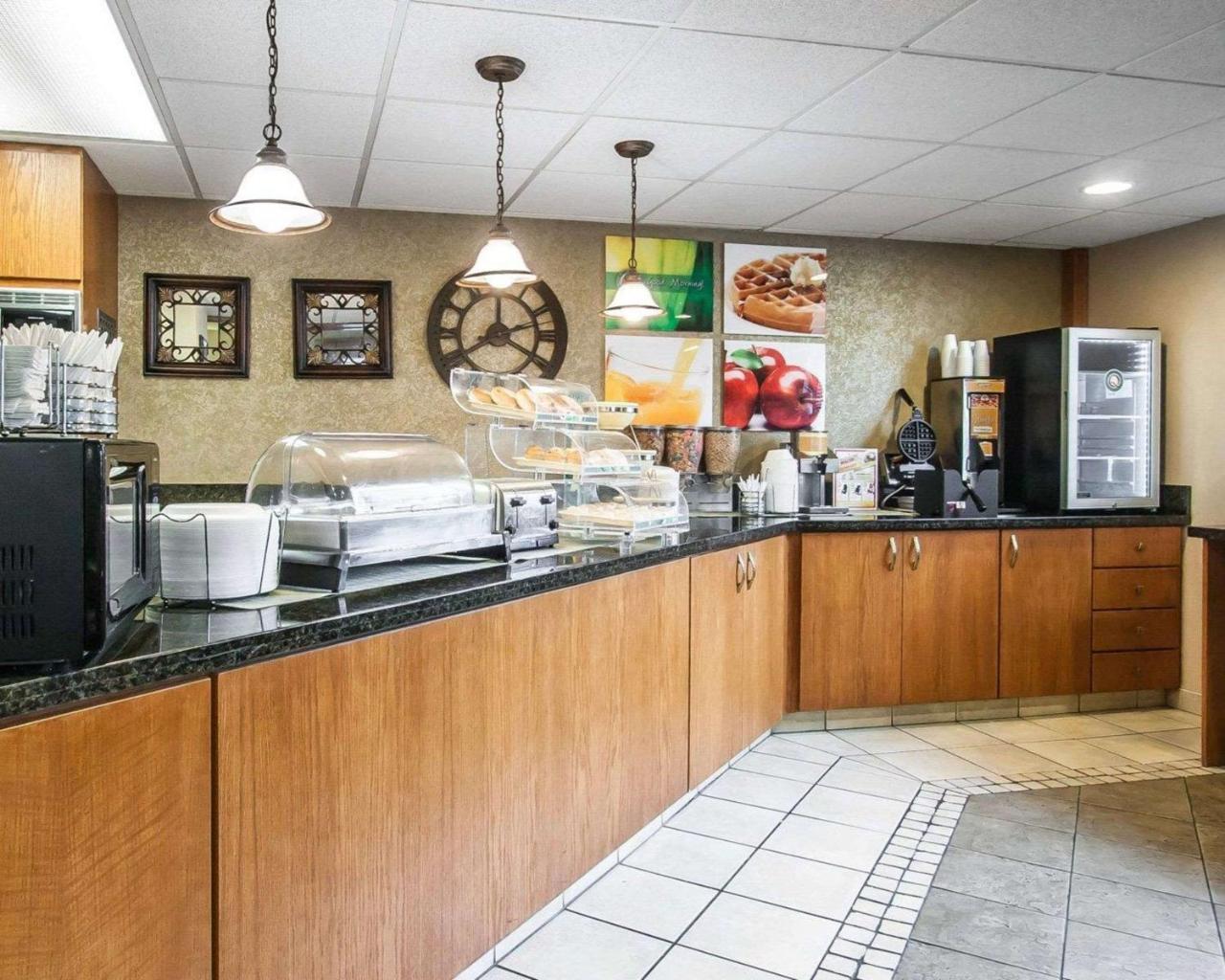Quality Inn & Suites North Springfield Esterno foto