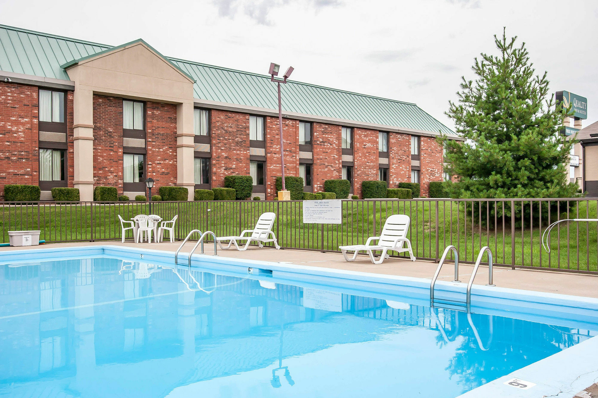 Quality Inn & Suites North Springfield Esterno foto