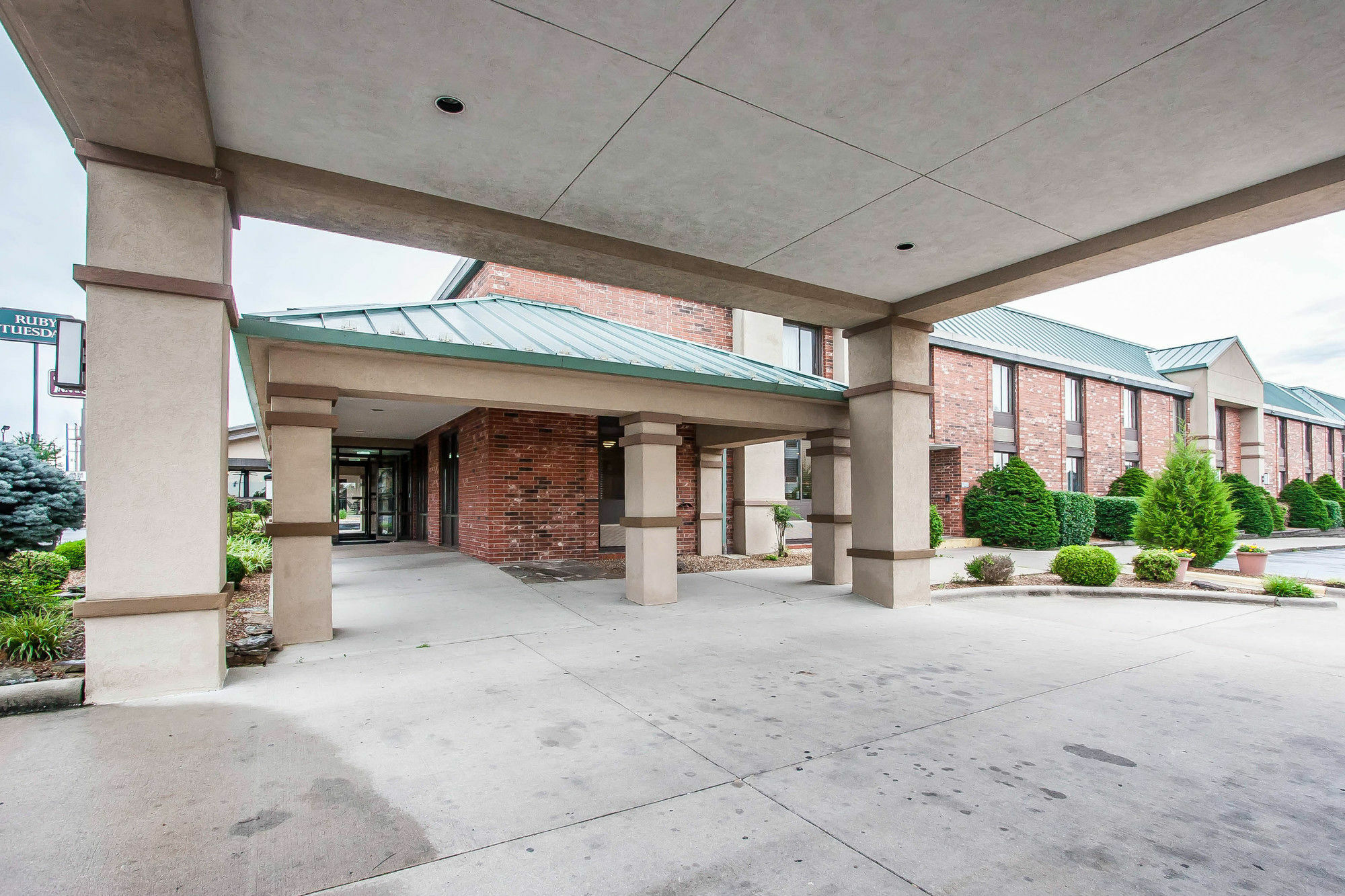 Quality Inn & Suites North Springfield Esterno foto